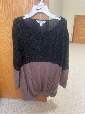 Market & Spruce Black and Brown Two-Tone Knit Top with Front Twist